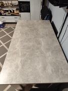 Stół rozkładany w kolorze szarego marmuru