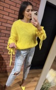 Żółty sweter oversize z wiązaniami – miękki, stylowy