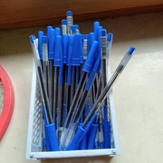 Długopis piszący na niebiesko