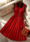 Elegancka czerwona sukienka plisowana z kołnierzykiem Pasek Rozmiar XL