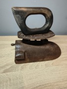 Zabytkowe Stare Żelazko z duszą żeliwo . Kalwaria. 