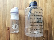 Blender Bottle Sportmixer 820 ml + butelka na wodę SLUXKE 3,78 l