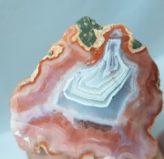 Agat geoda polerowana – buła surowa naturalna_ceglasto-kremowa