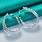 Ekskluzywne  Kolczyki – Szerokie Koła z Fakturą Siateczki (Mesh Style) 
