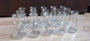 Szklane kolbki stożkowe z szerszą szyjką, czyste nieużywane