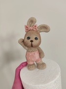 Króliczek królik z masy cukrowej dekoracja na tort