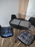 Komplet stół +4 krzesła kubełkowe czarne super gratis poduchy