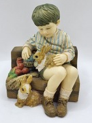 Figurka Chlopiec z królikami The Leonardo Collection