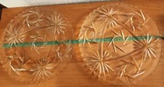 Patera na ciasto szkło prasowane z epoki PRL / śred. 31 cm 
