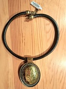 Naszyjnik mosiężny na zawieszce z naturalnej skóry 