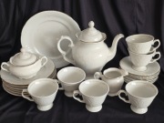 Serwis kawowy - deserowy,  6 os. 22 el. Porcelana Veroni zlote zdobienia 