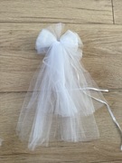 Białe kokardki 8szt