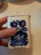 Mała puszka z fajansu Włocławek - uszkodzona