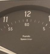 Zegar  sterowany radiem Kundo Space Timer 1986, projekt: Kurt M. Traeg.