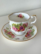 Filiżanka z talerzykiem Vintage Royal Queens Fine Bone China