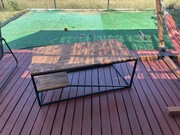 Industrialna ława kawowa z półką – drewno i metal