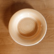 Głęboki Ceramiczny Talerz ze wzorem Słomkowy Kapelusz 