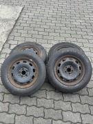 Komplet oryginalnych felg stalowych Volkswagen r15 5x100 z oponami zima 