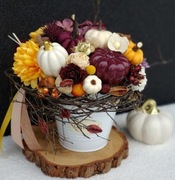 Piękny bukiet jesienny z dyniami