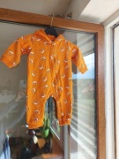 Jesienny bawełniany kombinezon rozmiar 74cm Sinsay w liski