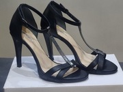 Szpilki damskie czarne że srebrnym paskiem 