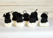 ZAWIESZKI MIKOŁAJE CZARNE CZAPECZKI - 7 SZTUK - KOMPLET