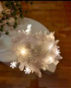 Zawieszka z piórek i nowe lampki w kształcie gwiazdek 