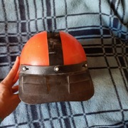 Kask Orzeszek  z epoki PRL-u z daszkiem 