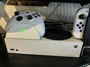 Xbox Series S 512 + Oryginalny pad + Stacja do ładowania padów + Pudełko