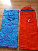 2 Śpiwory dziecięce firmy Quechua w kolorach czerwony i niebieski
