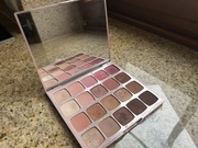 Piękna paletka TARTE 20 cieni do powiek maty i błyski 