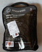 Pokrowiec na motor skuter z kufrem.