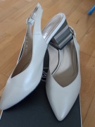 Kaniowski r. 39 chłodny odcień beżu skóra naturalna