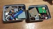 Dwa pudła pełne lego