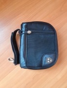 Czarna kosmetyczka etui