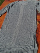 Szara sukienka z dzianiny midi bezszwowa Kaps S 36 