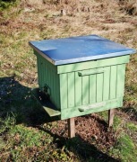 Ule dadant i warszawski z pszczołami przezimowane