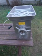 Maszyna do mielenia mięsa typu wilk stan bardzo dobry.