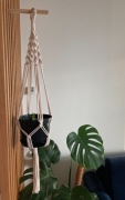 Kwietnik wiszący ze sznurka makrama boho prezent 