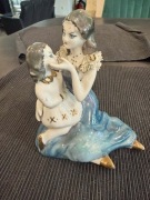 Porcelanowa matka z dzieckiem
