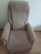 Fotel z funkcją wstawania elektrycznie sterowany