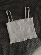 biały top na ramiączkach