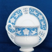 **BŁĘKITNA filiżanka Smooth porcelana Royal Albert
