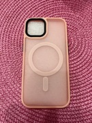 Różowy case iPhone 15