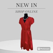 Elegancka czerwona kopertowa sukienka idealna na uroczystości Sander XL