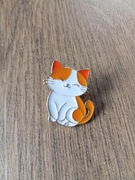 Przypinka, broszka. Rudy kot