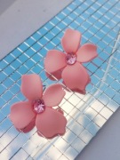 Kolczyki kwiatki pudrowy róż 