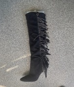 Kozaki Reserved na szpilce 