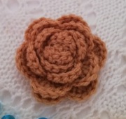 KWIATEK  RÓŻA ciemno-beżowy