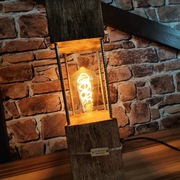 Lampa biurkowa z 60- cio letniej drewnianej belki 